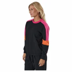 Fila Paulina Cropped Crew Sweat Black-beetroot Purple-mandarin svart, material: 95 % co/5 % el, avdelning: kvinnor, Toppkategori: kläder, Underkategori: tröjor, Ålder: vuxen","category": "","url": "https://sportamore.com/products/fila-paulina-cropped-crew-sweat-black-beetroot-purple-mandarin","gtin13": "4064556154781","productId": "4064556154781","image": {"@type": "ImageObject","url": "https://sportamore.com/cdn/shop/products/60479-52_001_1024x1024.png?v=1680739785","image": "https://sportamore.com/cdn/shop/products/60479-52_001_1024x1024.png?v=1680739785","name": "Paulina Cropped Crew Sweat Black-beetroot Purple-mandarin","width": 1024,"height": 1024}}icon-searchStäng (esc) Outlet
