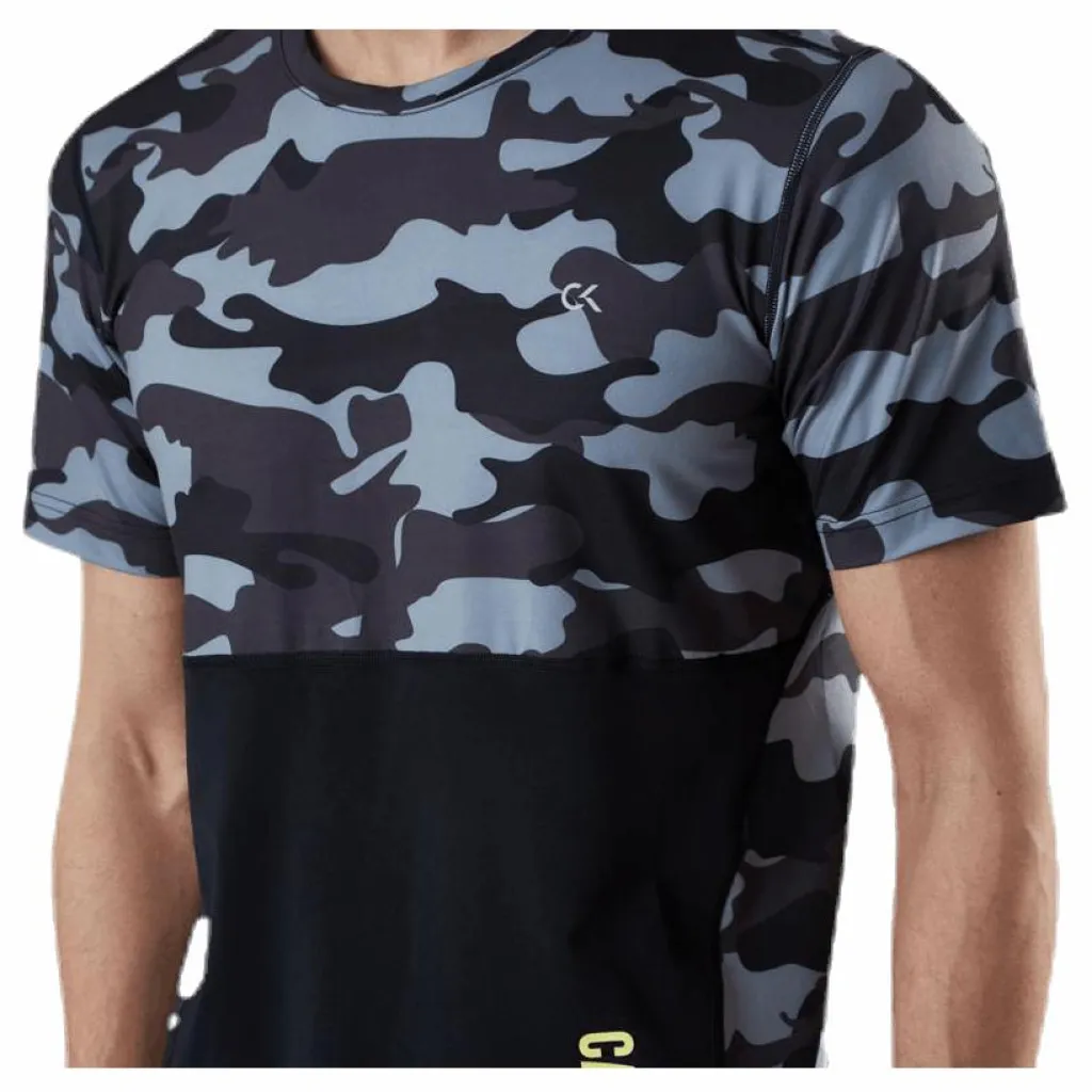 Calvin Klein Perfect Workout SS Tee Patterned/Black Mönstrad och Svart Sale
