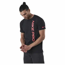 Nike Pro Burnout SS Top Black/Red Svart