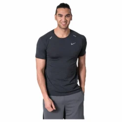 TechKnit Ultra SS Black*Nike Best