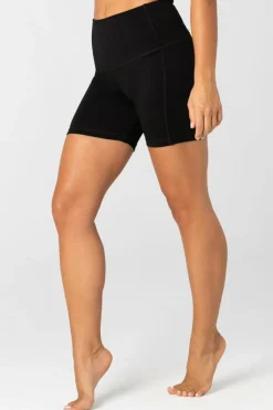 W Liquid Flow Shorts Black*Super.Natural Clearance